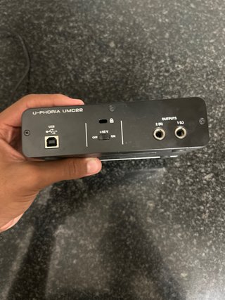 Interfaz de audio Behringer
