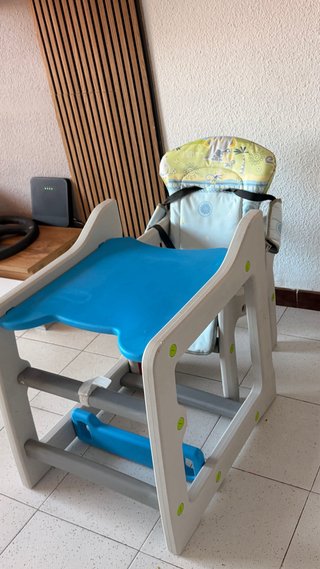 Trona evolutiva bebé con bandeja y arnés