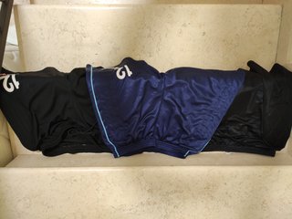 Vendo Palloni e abbigliamento sportivo usato