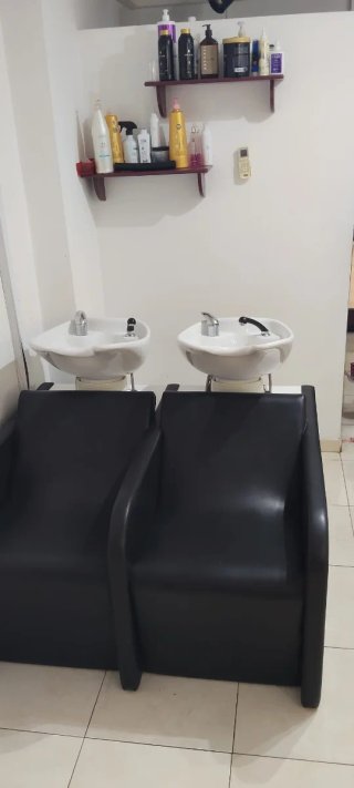 Muebles y aparatos peluquería/estética  x traspaso