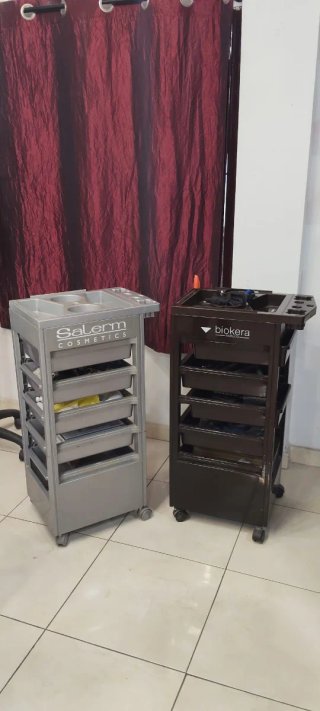 Muebles y aparatos peluquería/estética  x traspaso