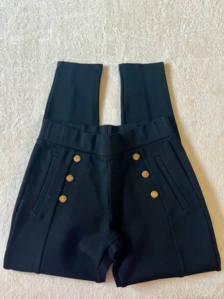 Pantalones Zara negros con botones dorados