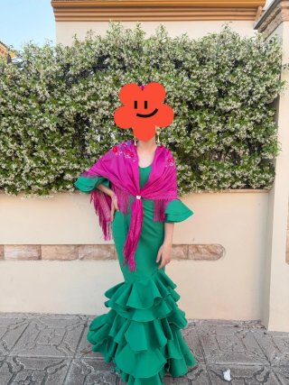 Vestidos de gitana 200 euros los dos.