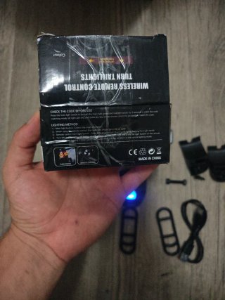 Luz trasera bicicleta con intermitentes inalámbric