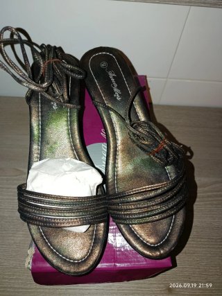 Sandalias Aurea Alves Plataforma Negro/Dorado