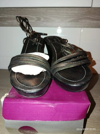 Sandalias Aurea Alves Plataforma Negro/Dorado