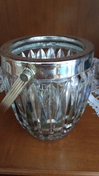 Cubiteras de cristal tallado con asa
