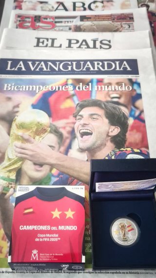 Moneda Plata Campeones del Mundo 2026 + Periódicos