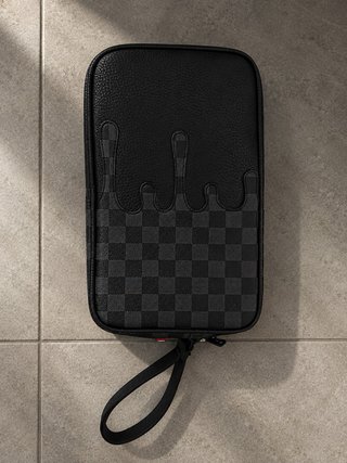 Bolso Sprayground Negro con Tiburón Rojo