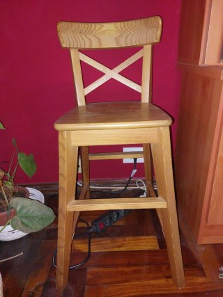 Trona de madera para bebé