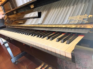Piano Kawai K-18E Negro Brillante Japonés