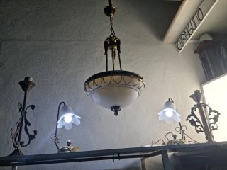 Lámparas antiguas de bronce y cristal