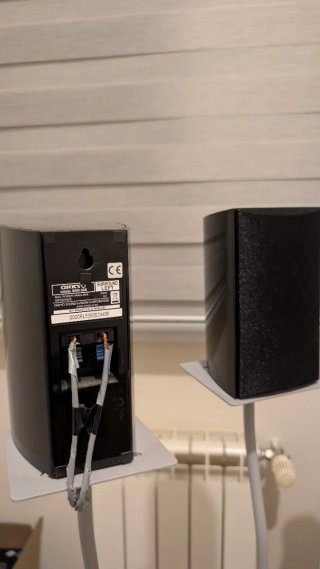 4 Altavoces Surround Onkyo SKR-558 y dos soportes