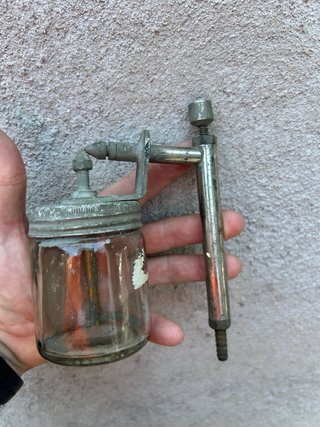 Rociador neumático antiguo
