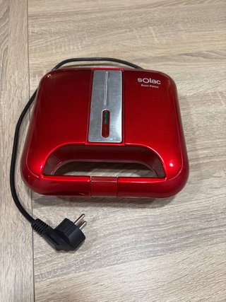 Sandwichera Solac Roja