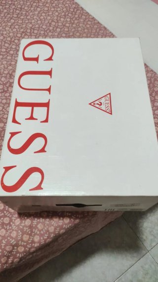 Tenis Guess blancos