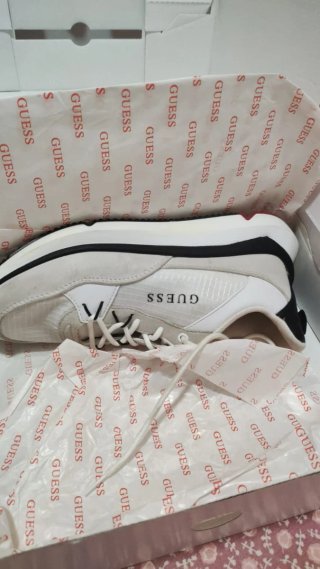 Tenis Guess blancos