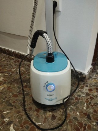 Plancha de Vapor Vertical Sogo 1800W