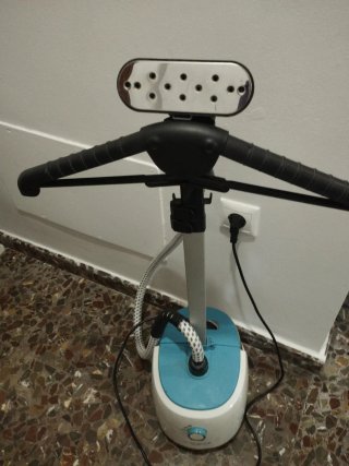 Plancha de Vapor Vertical Sogo 1800W