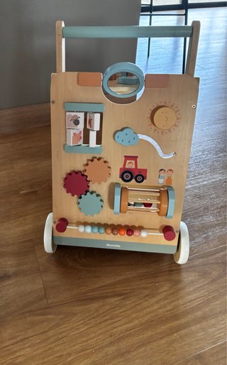 Andador de madera para bebés