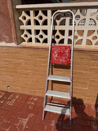 Escalera aluminio 4 peldaños