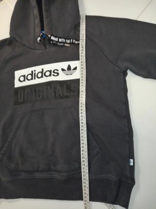 Sudadera Adidas con capucha y bolsillo