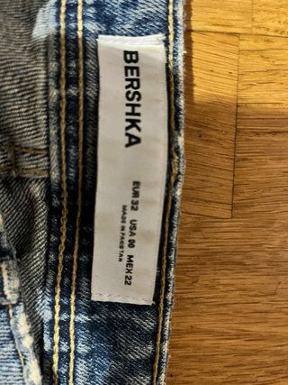 Jeans Bershka acampanados azules