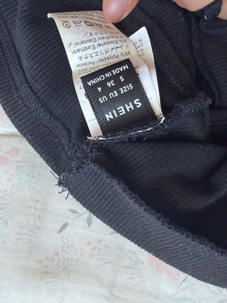 Top negro estilo deportivo