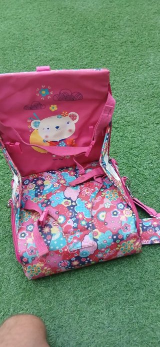 Silla de bebé con estampado floral