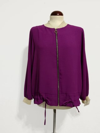 Chaqueta Morada con Detalles Beige