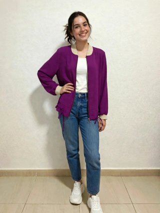 Chaqueta Morada con Detalles Beige