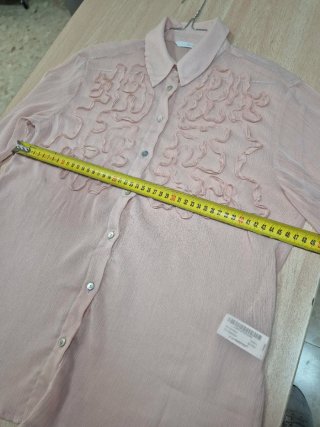 Camisa Zara rosa con volantes