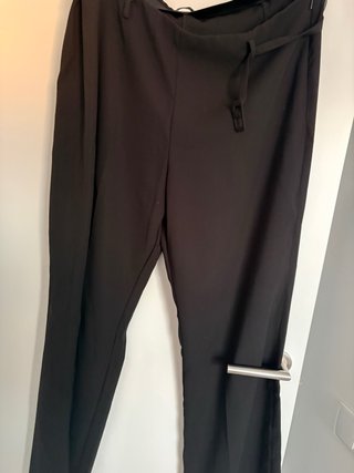 Pantalón Mango negro con cinturón