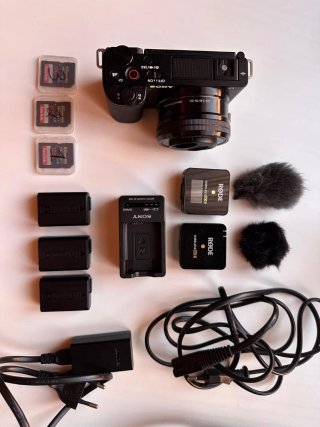 Sony Alpha ZV-E10 + 16-50mm + RØDE Wireless GO II