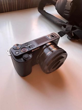 Sony Alpha ZV-E10 + 16-50mm + RØDE Wireless GO II