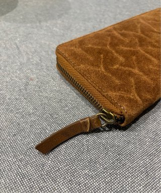 Cartera Larga Cremallera Ante Marrón