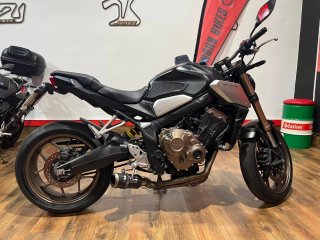 Honda CB 650 R Negra y Plateada