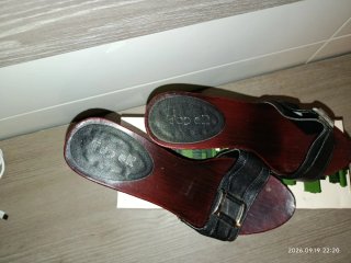 Zapatos de tacón de madera