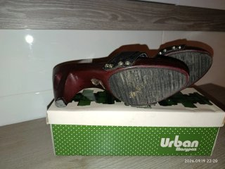 Zapatos de tacón de madera