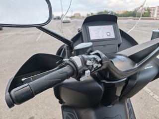 Zontes 350E Maxi Scooter Negra y Dorada