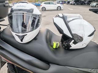 Zontes 350E Maxi Scooter Negra y Dorada