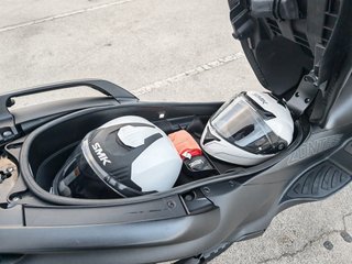 Zontes 350E Maxi Scooter Negra y Dorada