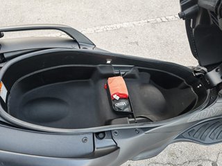 Zontes 350E Maxi Scooter Negra y Dorada