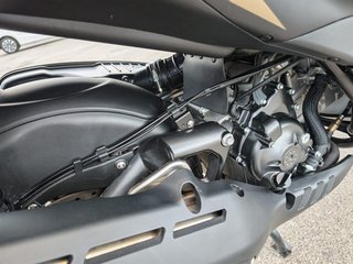 Zontes 350E Maxi Scooter Negra y Dorada