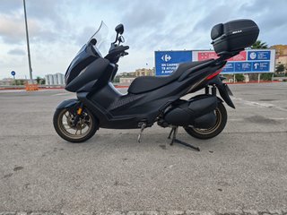 Zontes 350E Maxi Scooter Negra y Dorada
