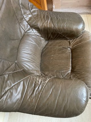 Sofá y sillones de piel para restaurar