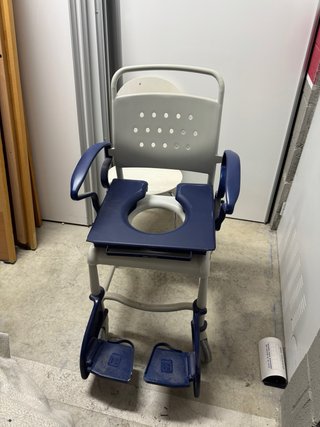 Silla de ducha y WC REBOTEC con ruedas