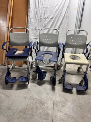Silla de ducha y WC REBOTEC con ruedas