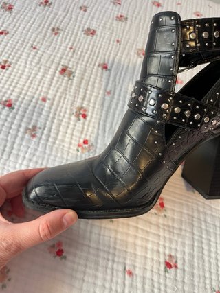 Botines tacón negros con tachuelas