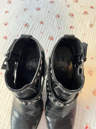 Botines tacón negros con tachuelas